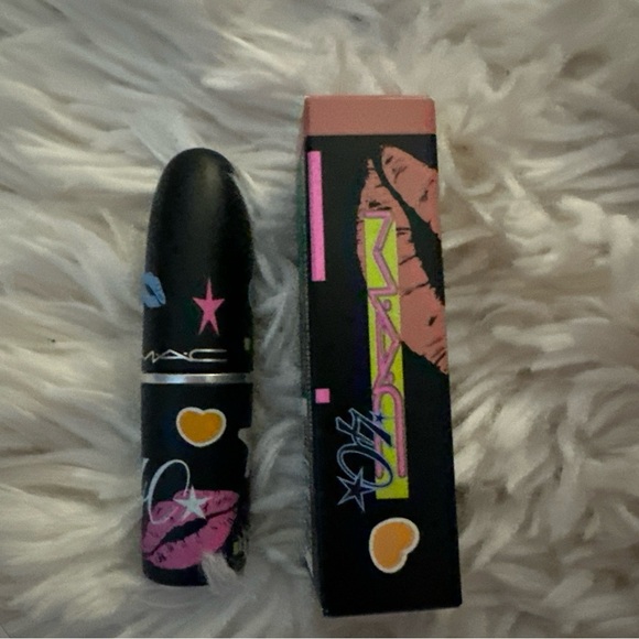 Rare / MAC Cosmetics  40 year’s anniversary Soft Beige  Fleshpot Lipstick - Picture 3 of 5